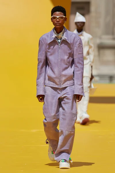Look 10